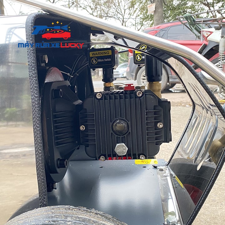 may-rua-xe-o-to-cao-ap-camry-2200psi