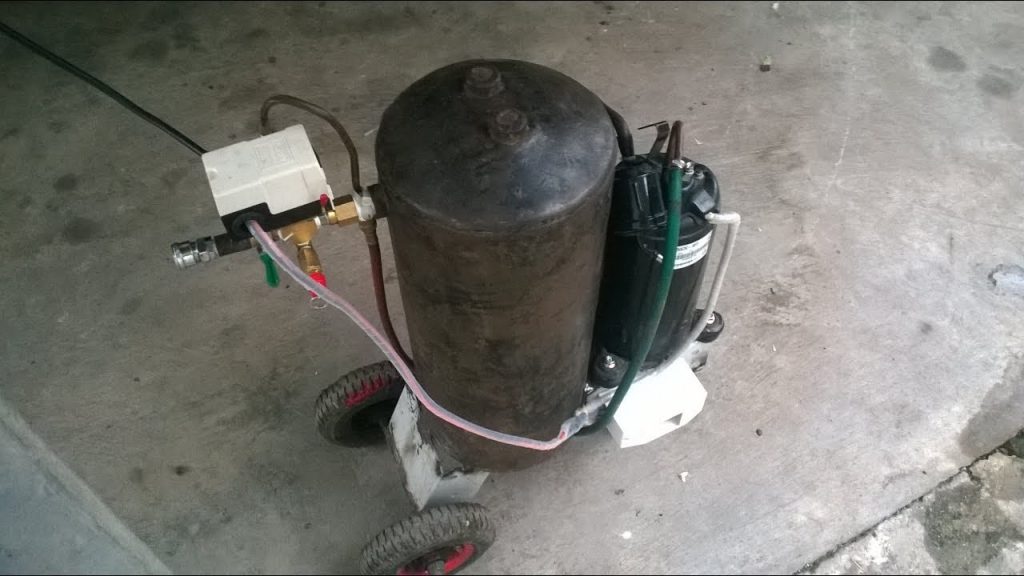 máy nén khí xịt vệ sinh xe