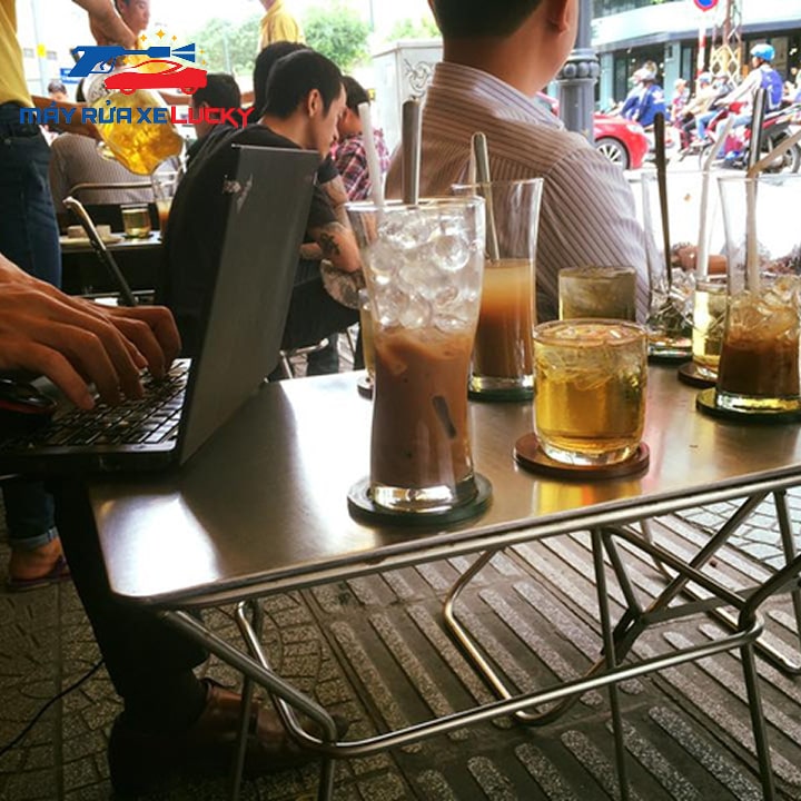 mo-hinh-quan-cafe-va-rua-xe-o-to