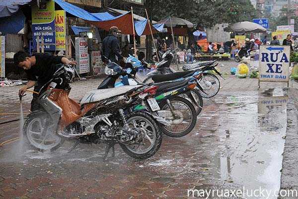 tiệm rửa xe máy