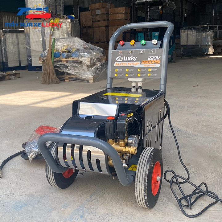 may-rua-xe-2600psi-1-pha-tu-ngat-lucky-4