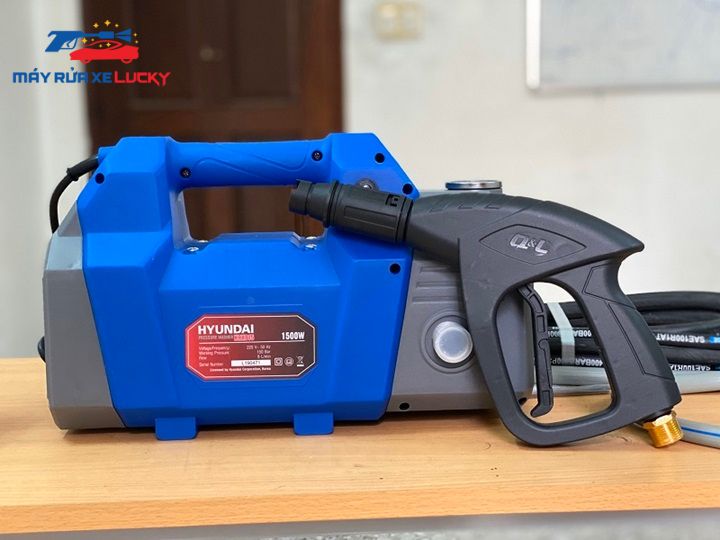 may-rua-xe-gia-dinh-cam-ung-tu-hyundai