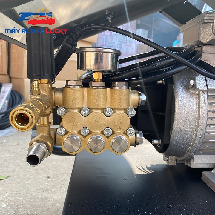 may-rua-xe-800bar-sieu-cao-ap-27kw-lucky-3
